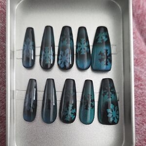 Black and Teal Snowflake Press-On Nails